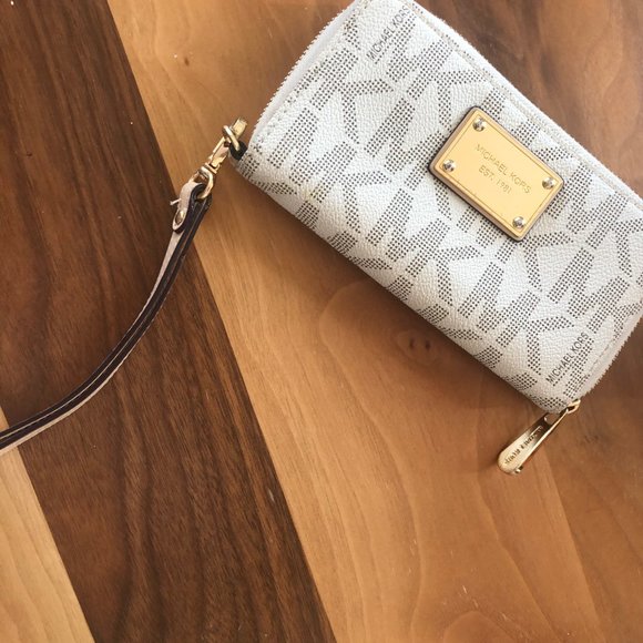 Michael Kors Wallet! - Picture 3 of 5